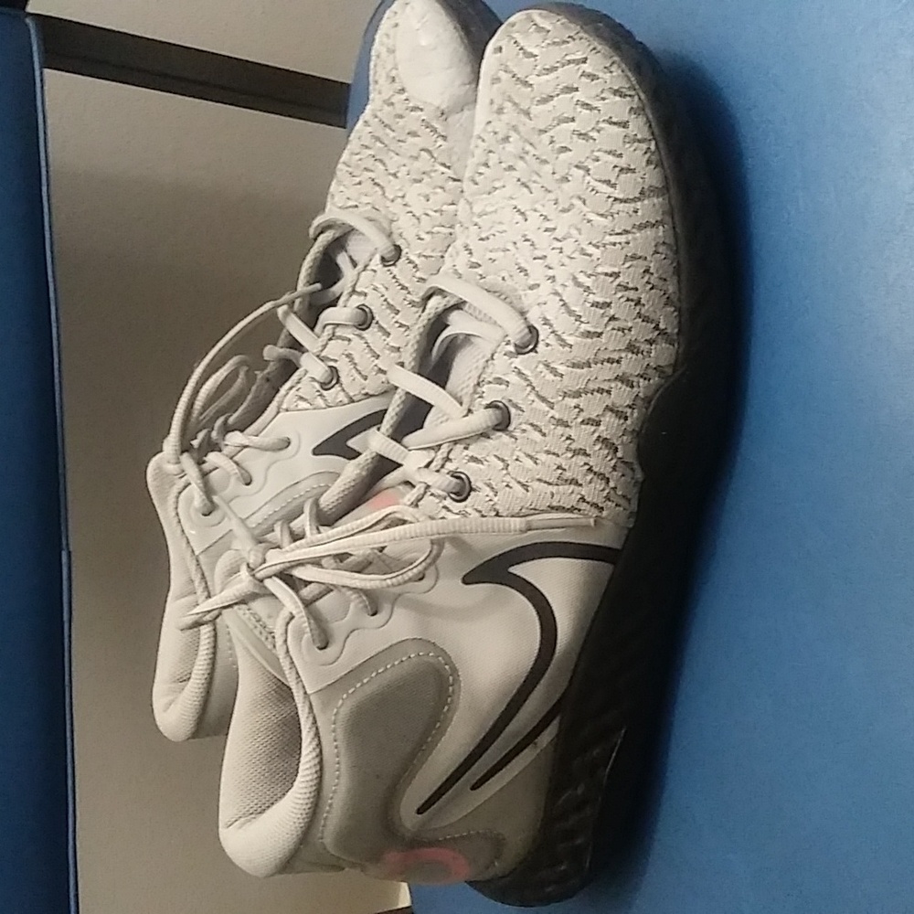 Size 11- Nike KD Trey 5 VIII Light Smoke Grey Black
